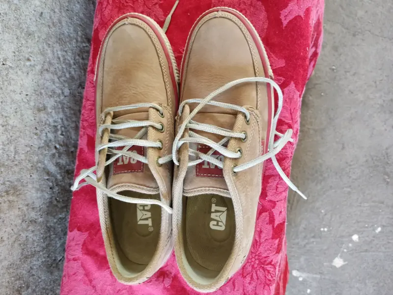 Zapatillas CAT beige con cordones - 4