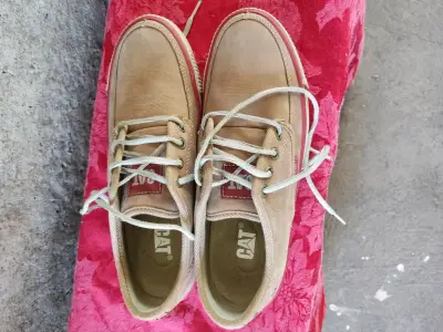 Zapatillas CAT beige con cordones - miniatura 4