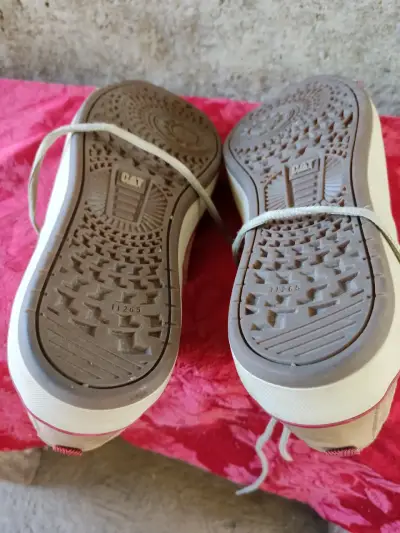 Zapatillas CAT beige con cordones - miniatura 5