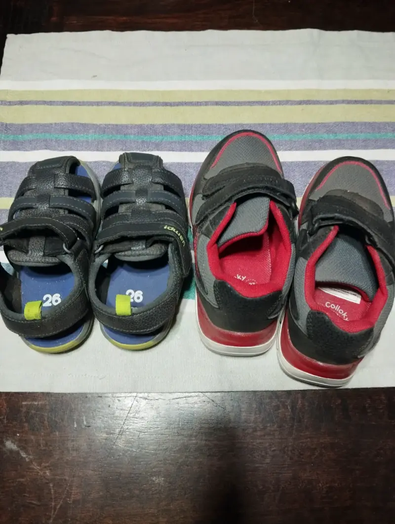 Zapatillas deportivas gris y rojo - 3