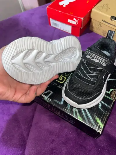 Zapatillas infantiles Skechers negras - miniatura 1
