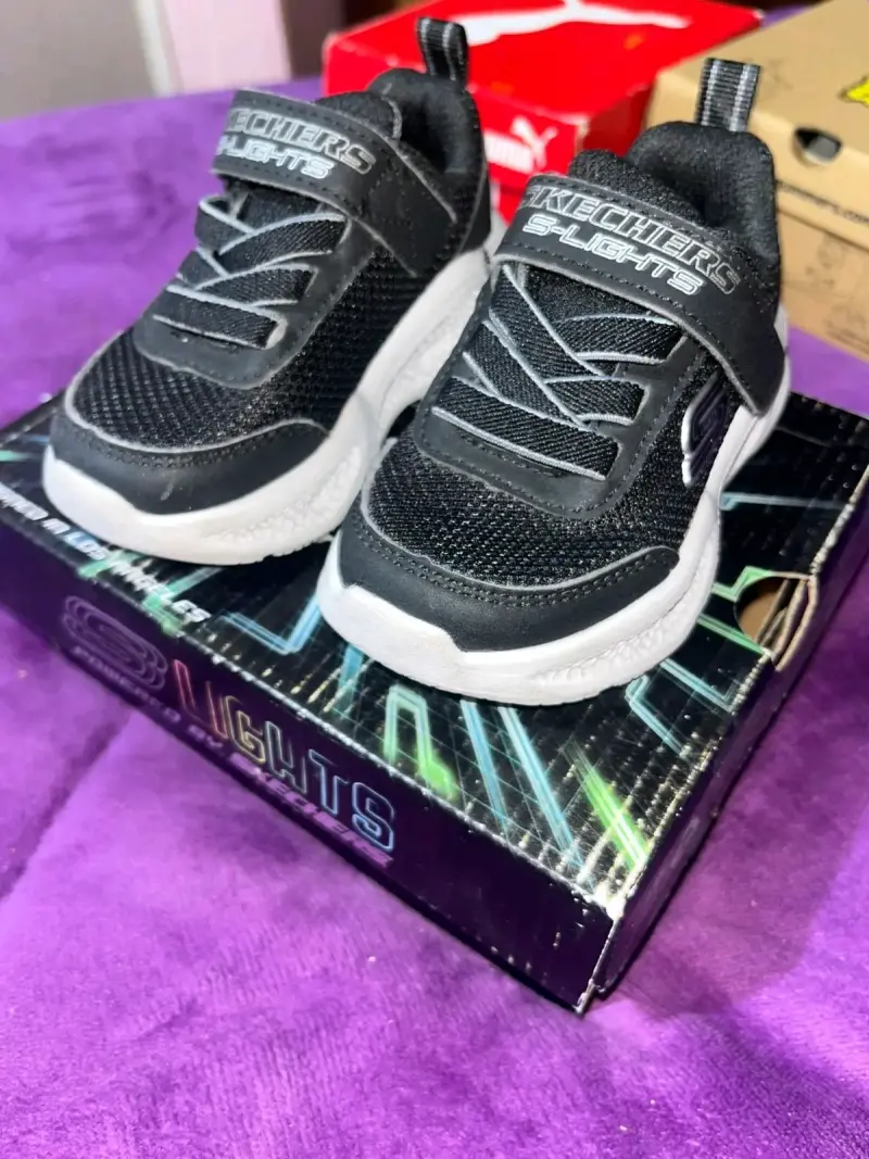 Zapatillas infantiles Skechers negras - 2