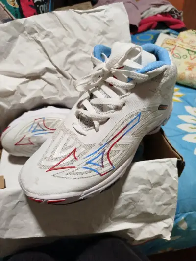 Zapatillas deportivas blancas y azules - miniatura 2