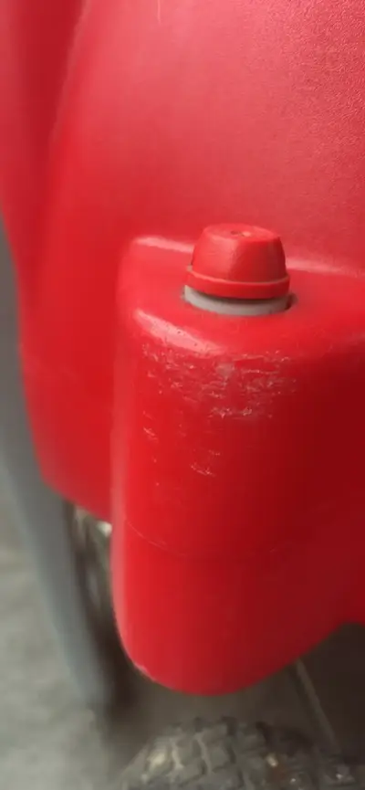Carro de juguete rojo arrastre - miniatura 5