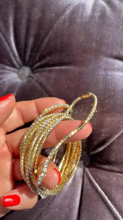 Brazaletes dorados brillantes, nuevos. - miniatura 1