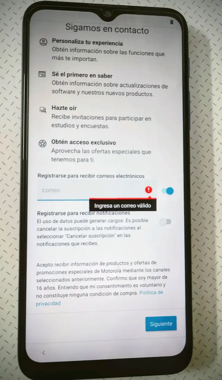 Smartphone Motorola con pantalla grande - 1