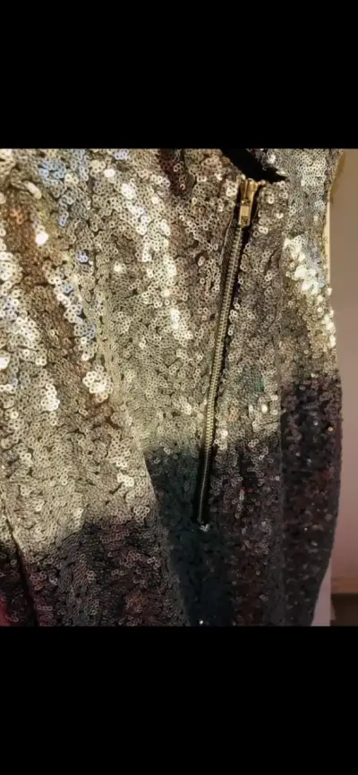 Vestido elegante con lentejuelas - miniatura 2