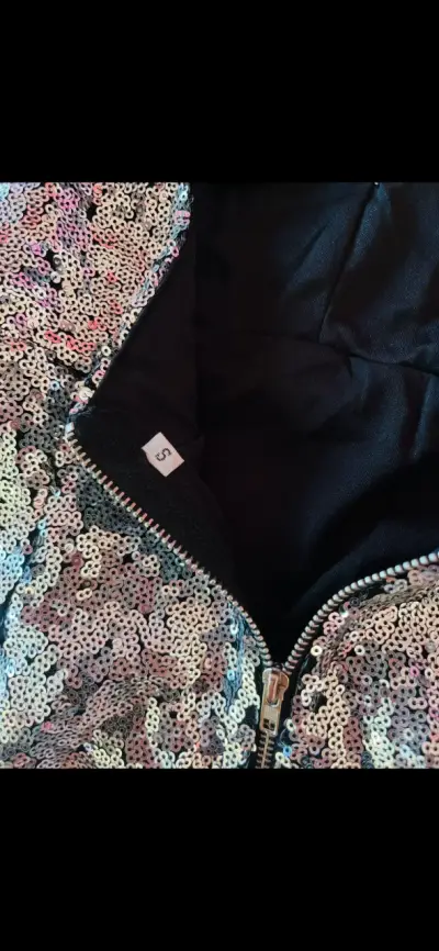 Vestido elegante con lentejuelas - miniatura 4