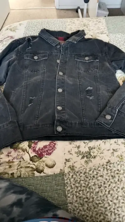 Chaqueta de mezclilla desgastada - miniatura 1
