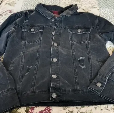 Chaqueta de mezclilla desgastada - miniatura 2