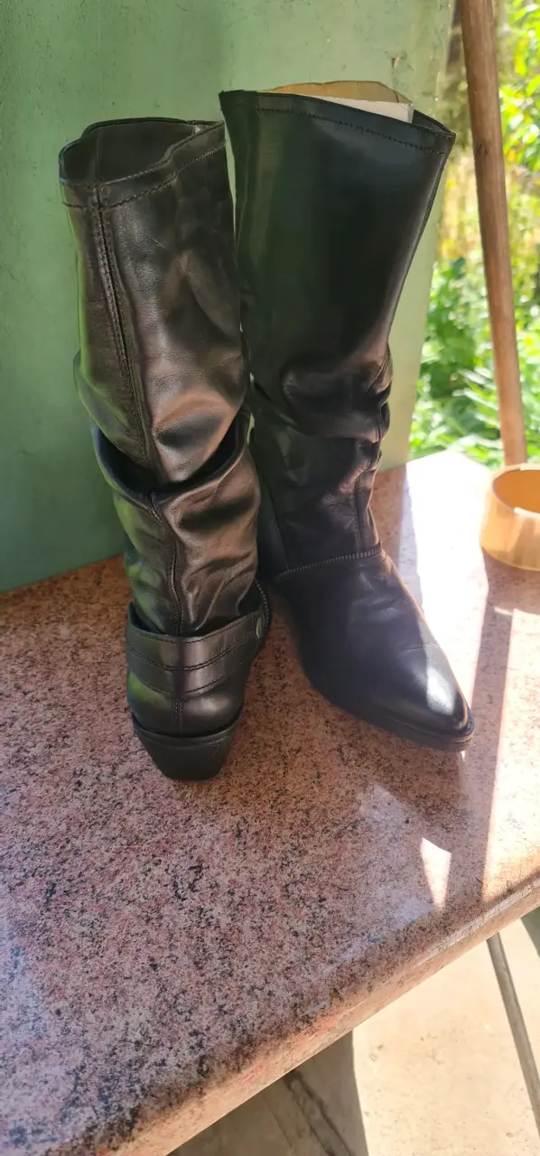 Botas negras de cuero elegantes - 2