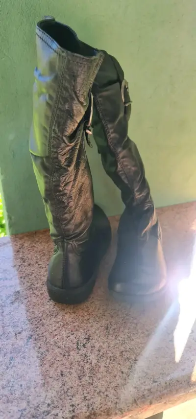 Botas negras de cuero elegantes - miniatura 5