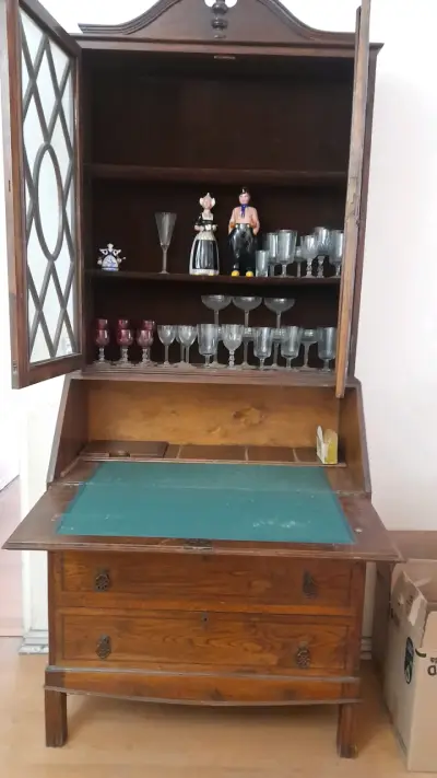 Vitrina antigua de madera - miniatura 2