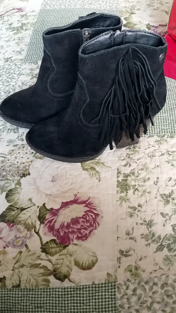Botines negros con flecos