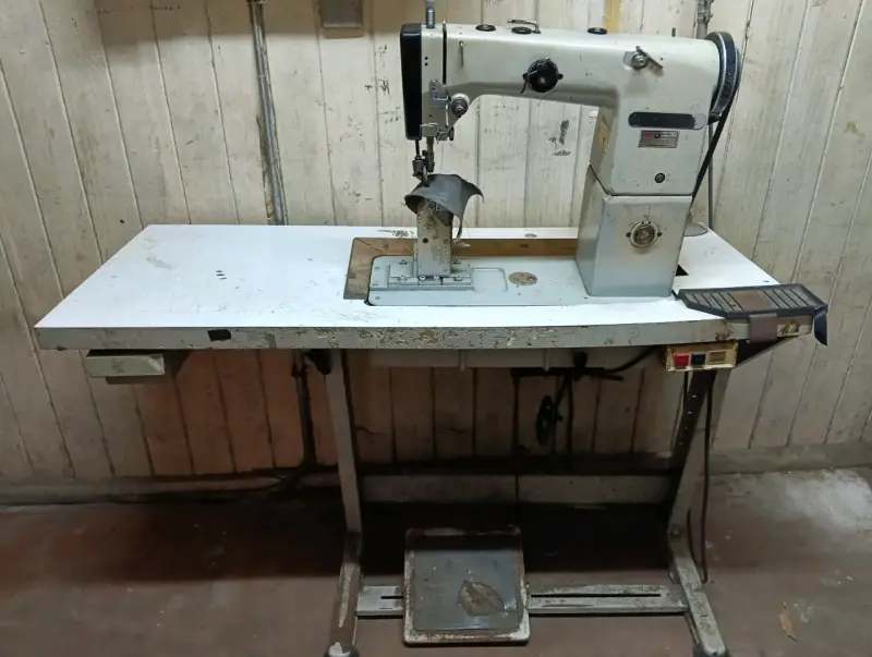 Máquina de coser industrial usada