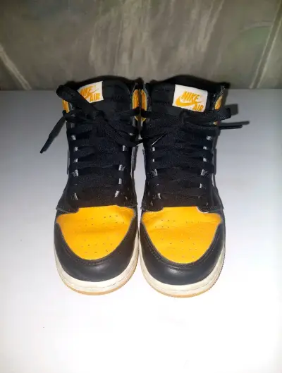 Zapatillas Nike Air negras y naranjas - miniatura 1