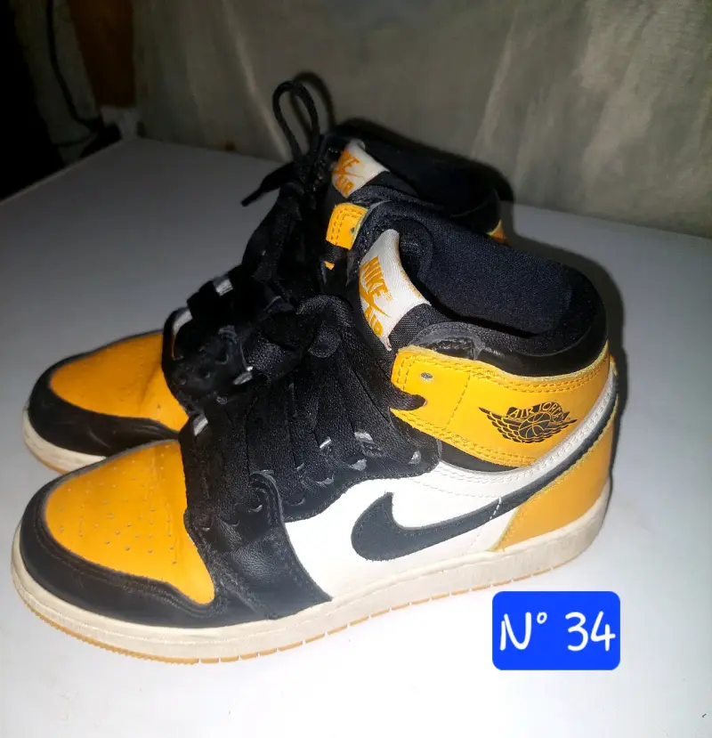 Zapatillas Nike Air negras y naranjas - 2