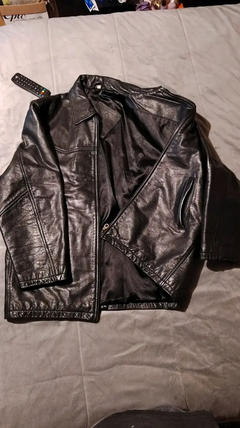 Chaqueta de cuero negra - 1