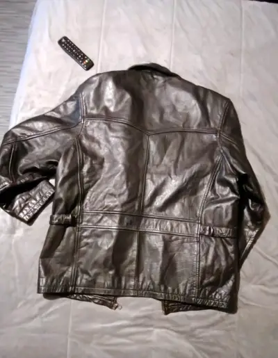 Chaqueta de cuero negra - miniatura 2