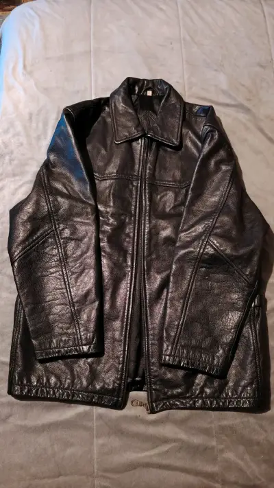 Chaqueta de cuero negra - miniatura 3