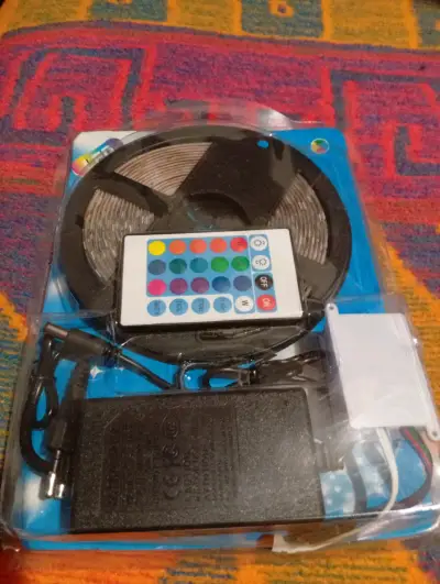 Tira LED con control remoto - miniatura 1