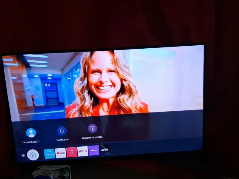 Smart TV Samsung 43 pulgadas - 2