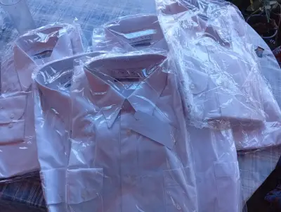 Camisas blancas nuevas plegadas - miniatura 1