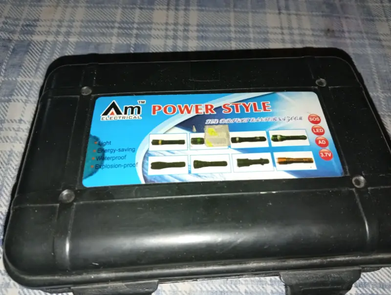Linterna LED recargable con estuche - 2