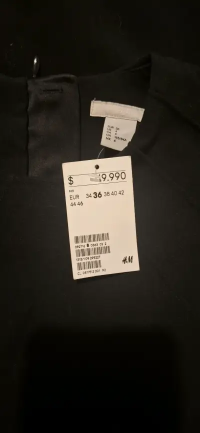 Vestido negro elegante - miniatura 2