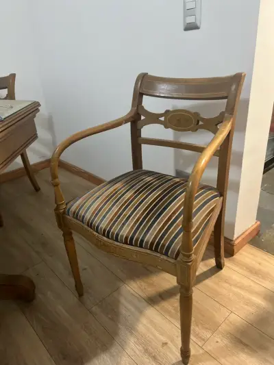 Mesa de juego de pocker vintage de madera - miniatura 2