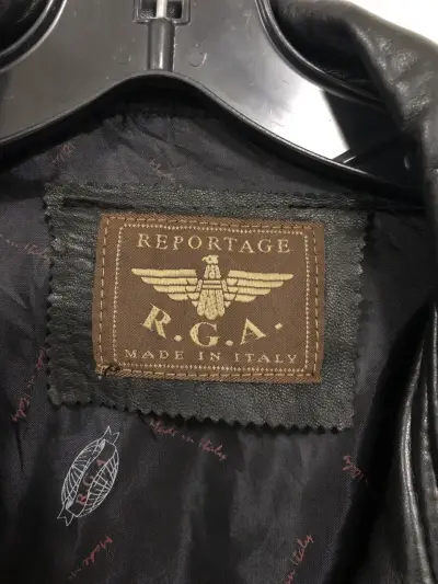 Chaqueta de cuero negra - miniatura 2