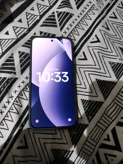 Smartphone negro pantalla grande - miniatura 1