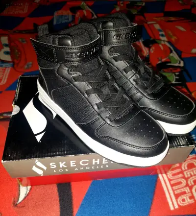 Zapatillas Skechers negras de caña alta - miniatura 1