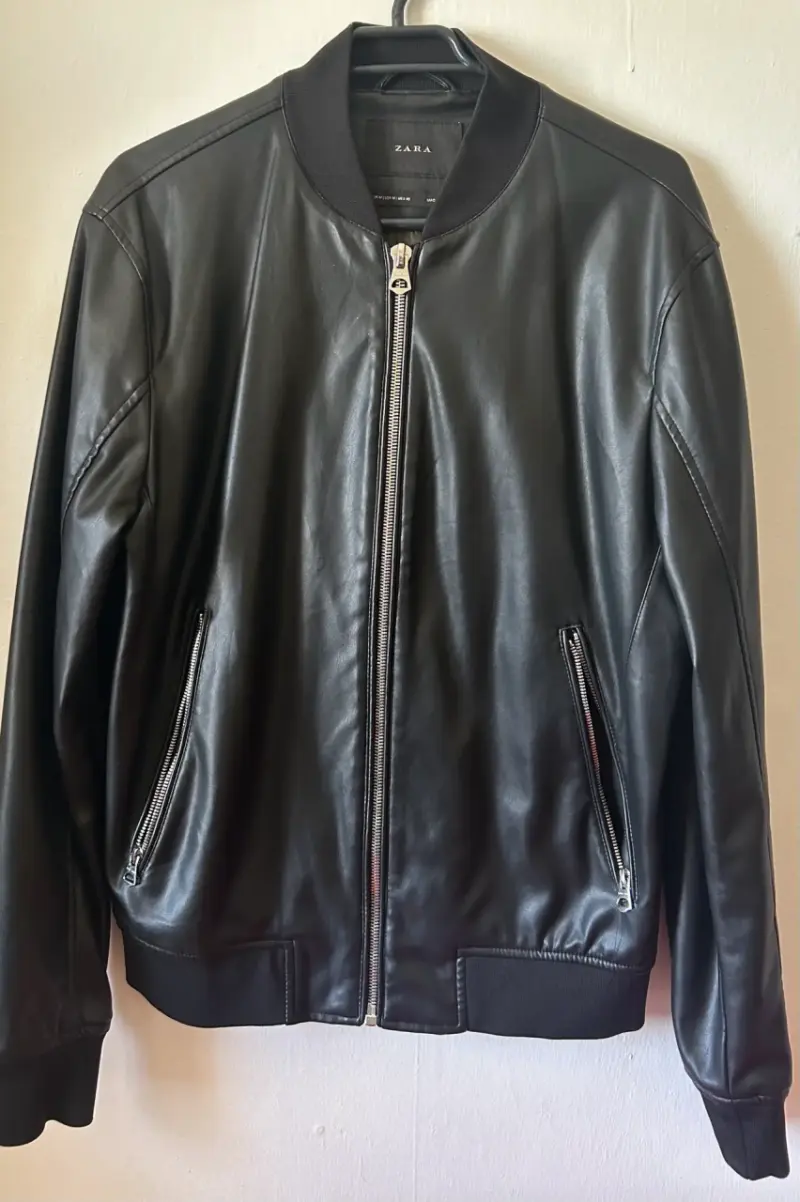 Chaqueta bomber de cuero negro Zara