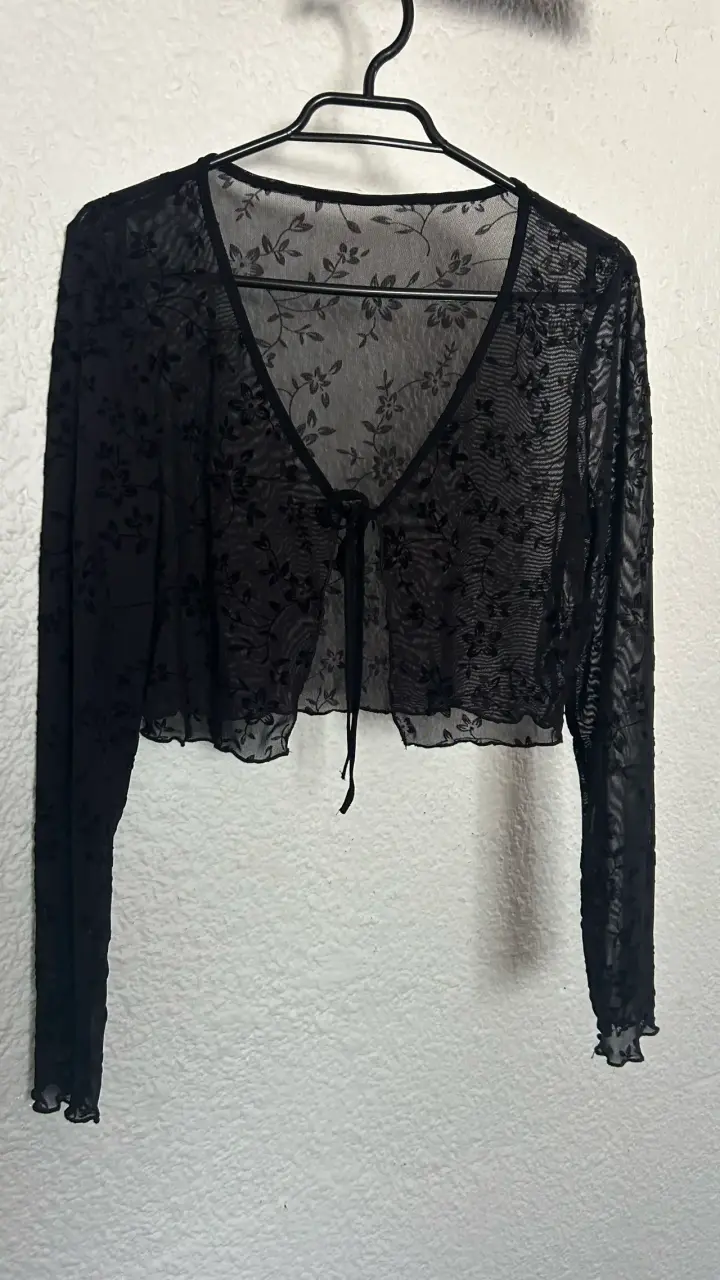 Top negro transparente floral