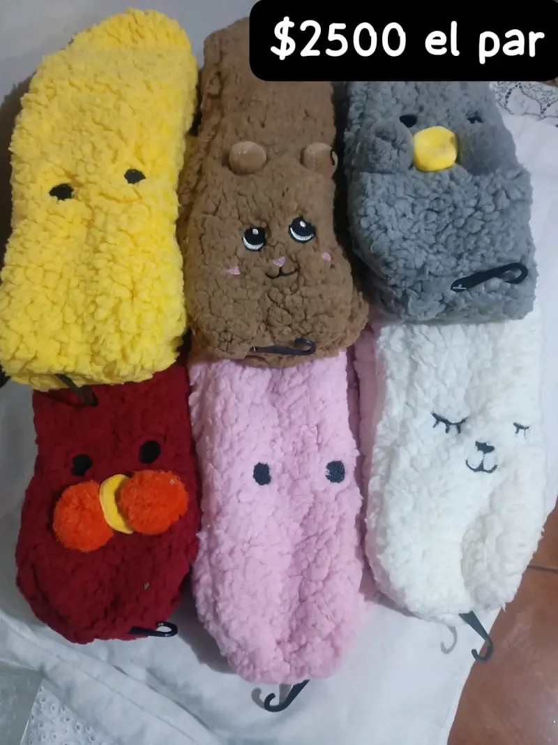 Calcetines de peluche con diseños