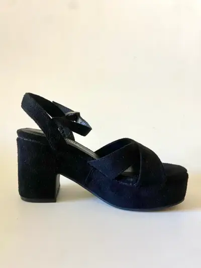 Sandalias negras con plataforma - miniatura 1