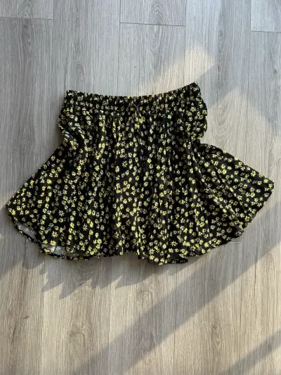Falda floreada negra y amarilla - miniatura 1