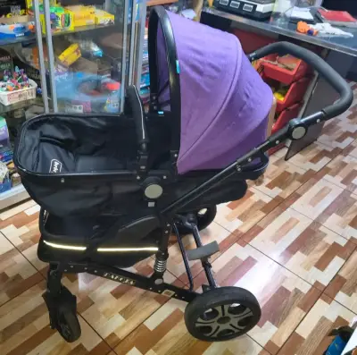 Coche de bebé violeta - miniatura 2