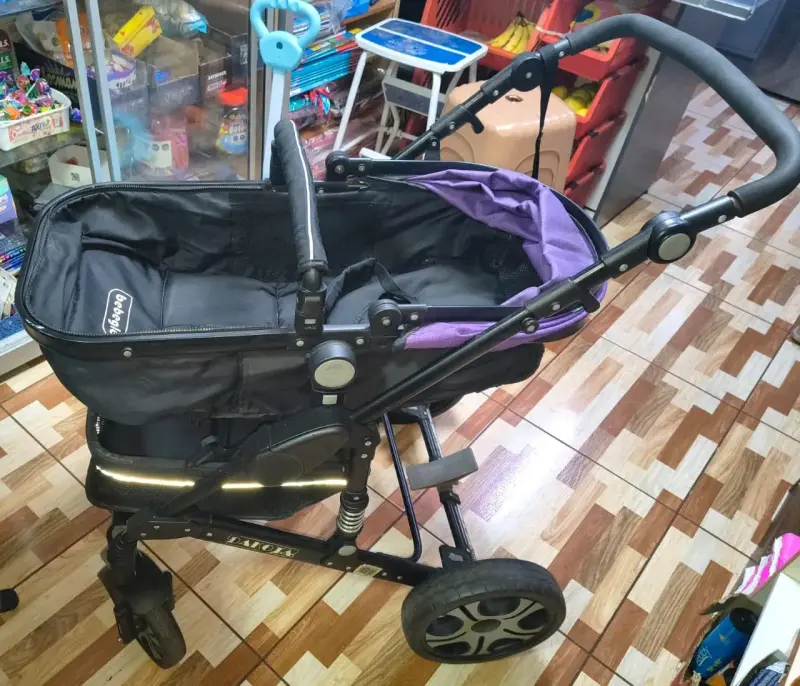 Coche de bebé violeta - 4