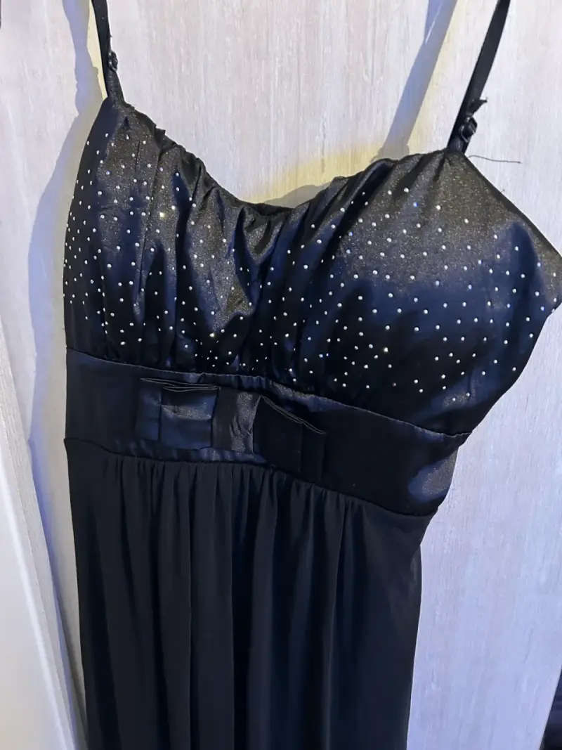 Vestido negro con brillo - 4