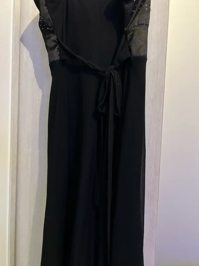 Vestido negro con brillo - 5