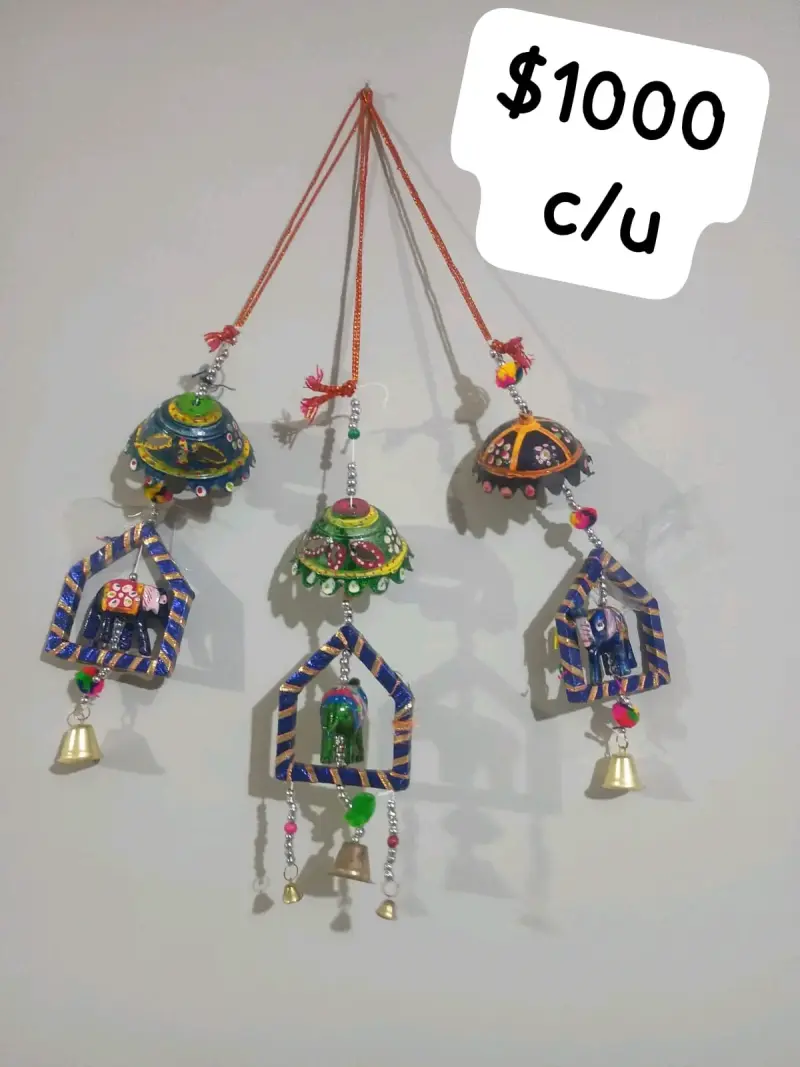 Móvil decorativo con elefantes