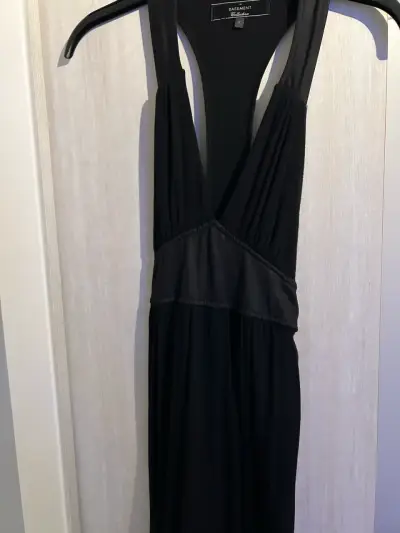 Vestido negro Basement - miniatura 1