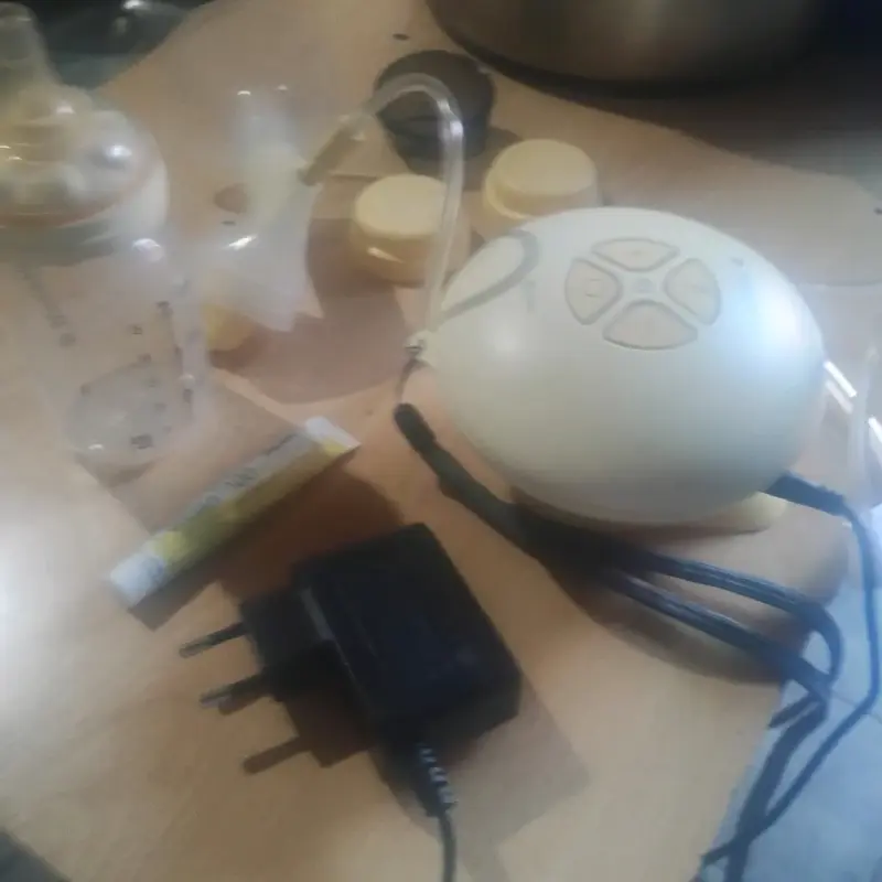 Extractor de leche Medela con accesorios - 2