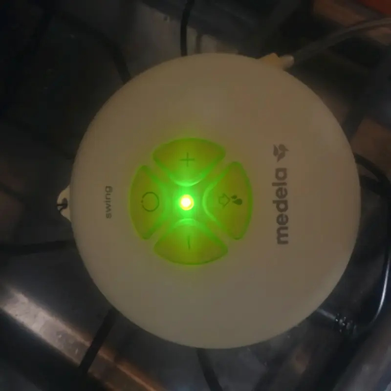 Extractor de leche Medela con accesorios - 6