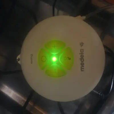 Extractor de leche Medela con accesorios - miniatura 6