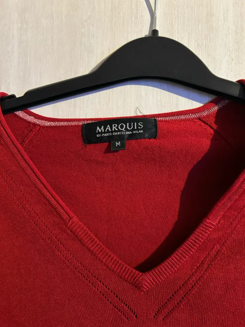 Suéter rojo cuello en V - 2