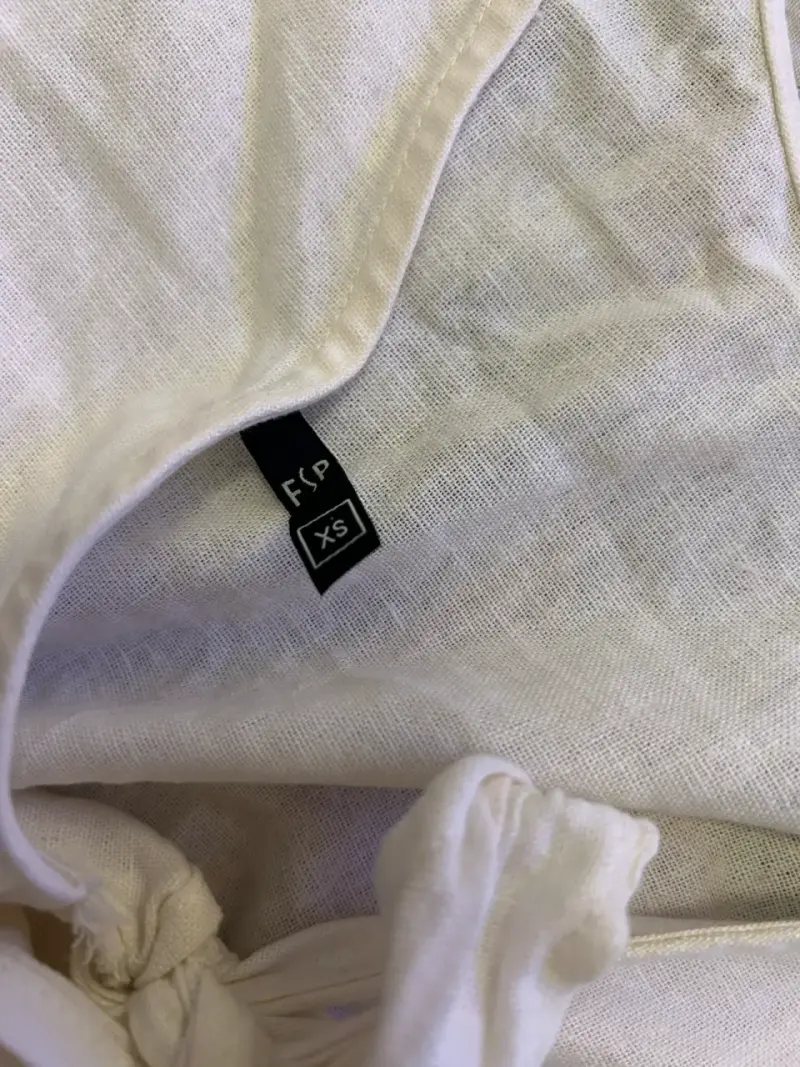 Blusa blanca con lazo - 3