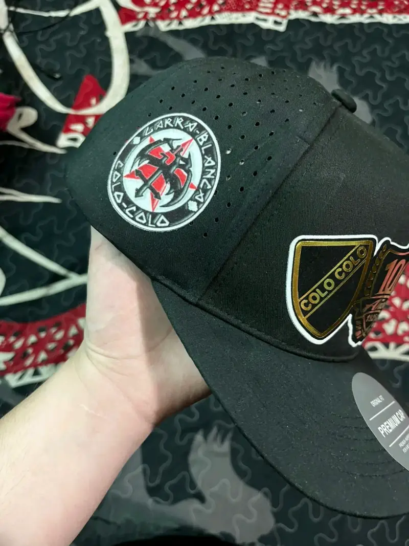 Gorra negra Colo-Colo con parches - 2
